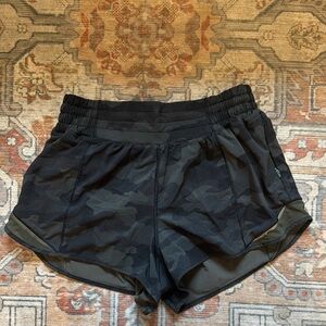 Lululemon women’s Hotty Hot high rise shorts 2.5” in camo